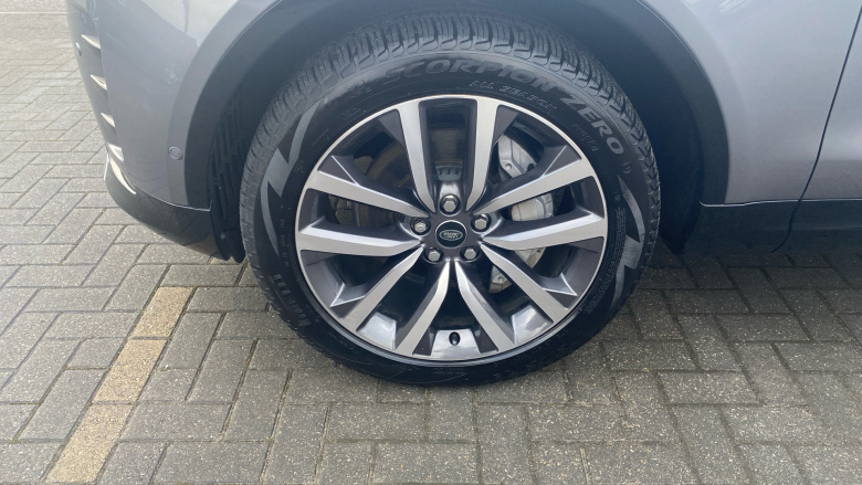 Land Rover Discovery 3.0 D300 Dynamic SE 5dr Auto Diesel Station Wagon